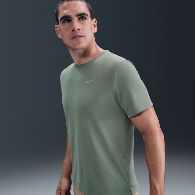 Camiseta Nike Dri-FIT UV Miller Masculina - Foto 1