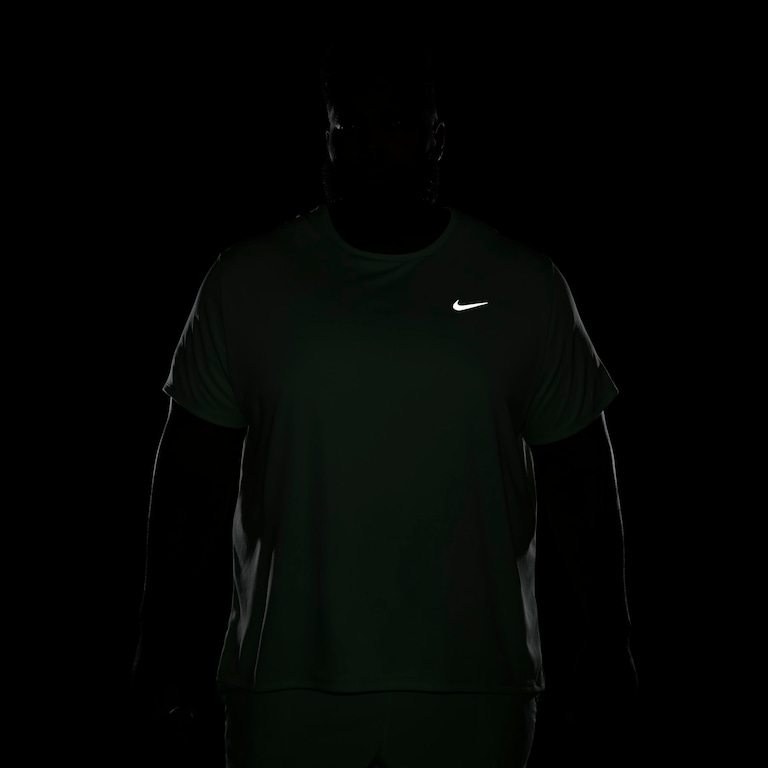 Camiseta Nike Dri-FIT UV Miller Masculina - Foto 12