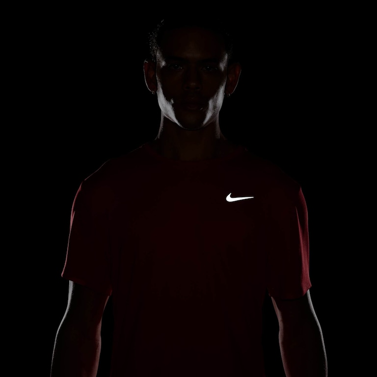 Camiseta Nike Dri-FIT UV Miller Masculina - Foto 6