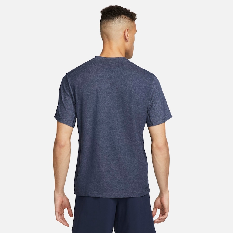 Camiseta Nike Dri-FIT Primary Statement Masculina - Foto 2