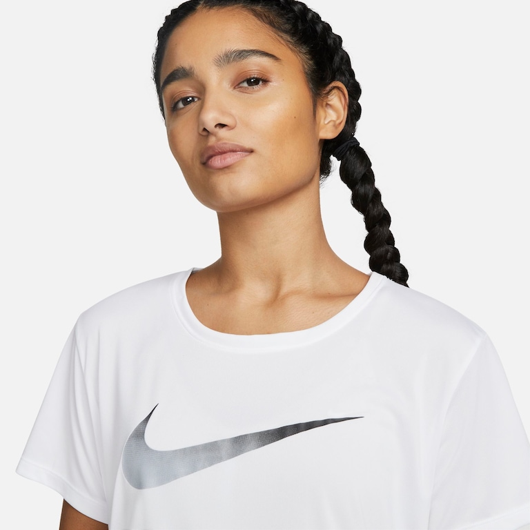 Camiseta Nike One Dri-FIT Swoosh Feminina - Foto 3