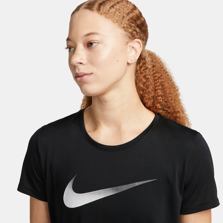 Camiseta Nike One Dri-FIT Swoosh Feminina - Foto 3