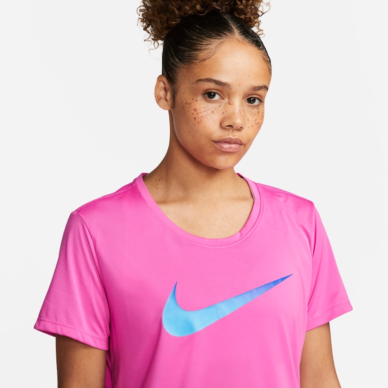 Camiseta Nike One Dri-FIT Swoosh Feminina - Foto 3
