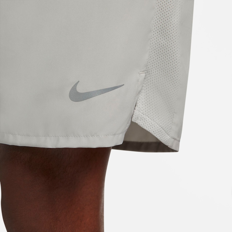 Shorts Nike Dri-FIT Challenger Masculino - Foto 5