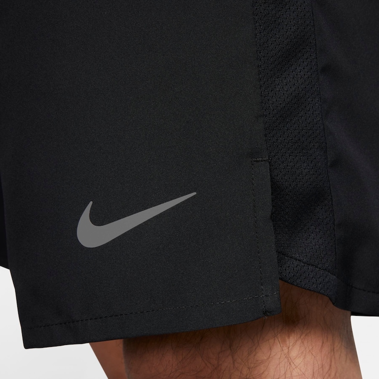 Shorts Nike Dri-FIT Challenger Masculino - Foto 4