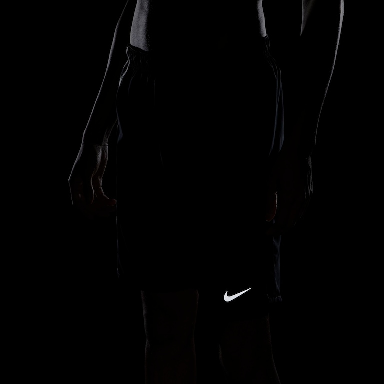 Shorts Nike Dri-FIT Challenger Masculino - Foto 9