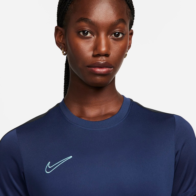 Camiseta Nike Dri-FIT Academy Feminina - Foto 3