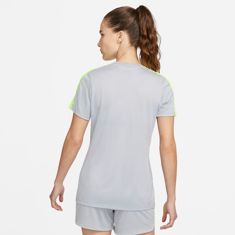 Camiseta Nike Dri-FIT Academy Feminina - Foto 2