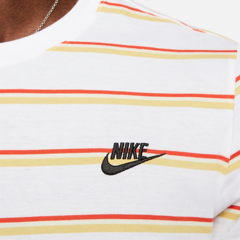 Camiseta Nike Sportswear Club Strip Masculina - Foto 4