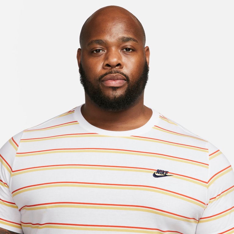 Camiseta Nike Sportswear Club Strip Masculina - Foto 8