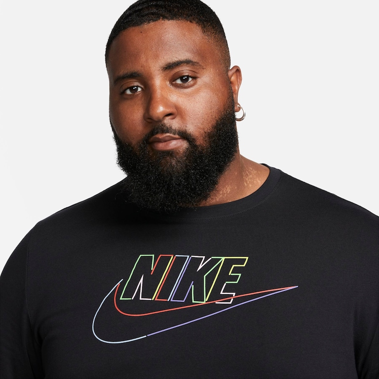 Camiseta Nike Sportswear Club+ Masculina - Foto 7