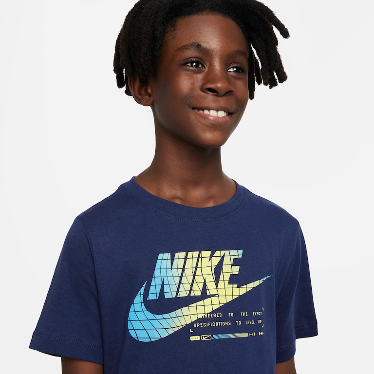 Camiseta Nike Sportswear Club SSNL GFX Infantil - Foto 3