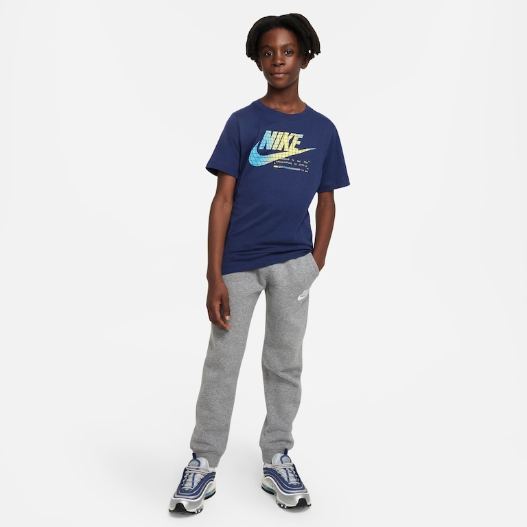 Camiseta Nike Sportswear Club SSNL GFX Infantil - Foto 4