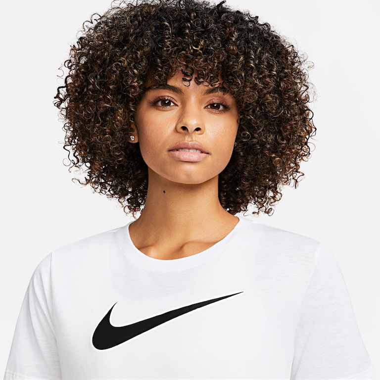 Camiseta Nike Dri-FIT Swoosh Feminina - Foto 3