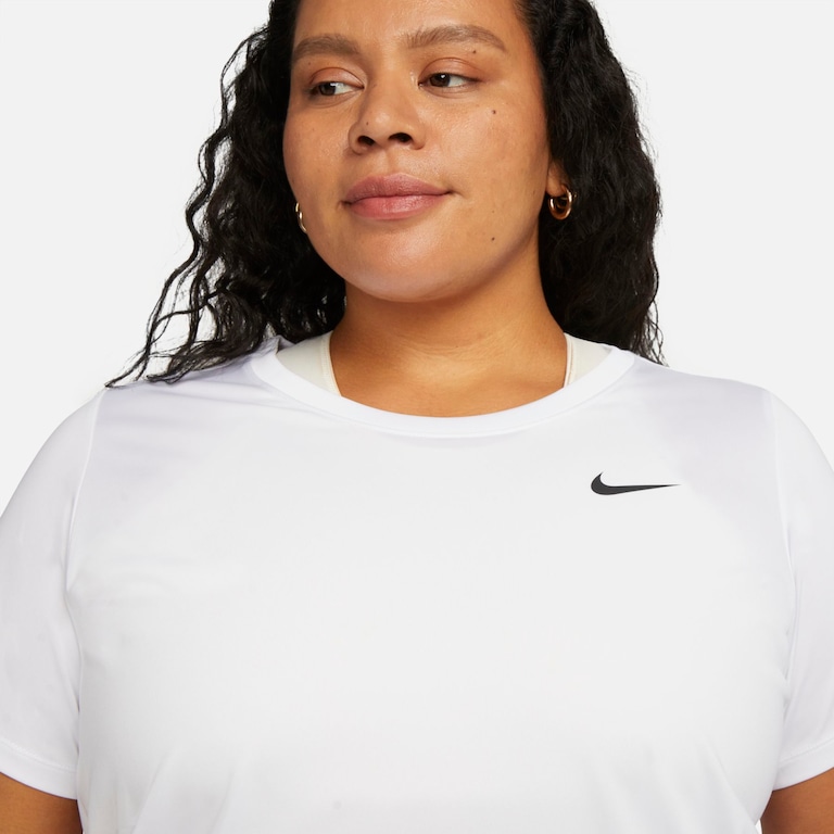 Plus Size - Camiseta Nike Dri-FIT Feminina - Foto 3