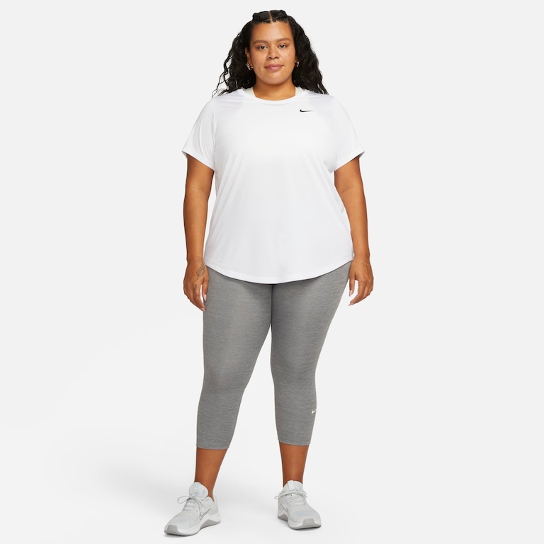 Plus Size - Camiseta Nike Dri-FIT Feminina - Foto 5