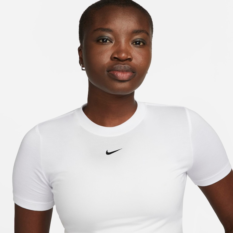 Camiseta Nike Sportswear Essential Feminina - Foto 3