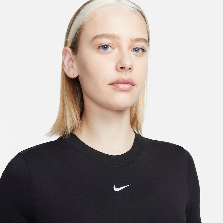 Camiseta Nike Sportswear Essential Feminina - Foto 3