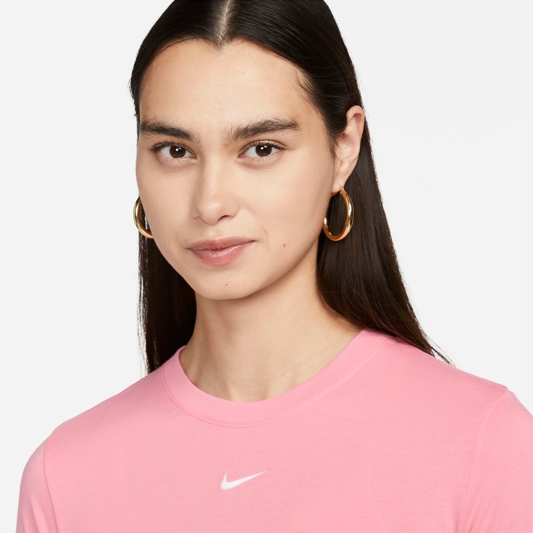 Camiseta Nike Sportswear Essential Feminina - Foto 3