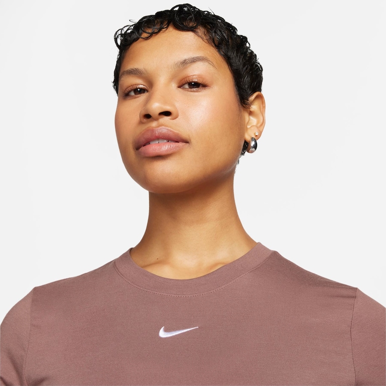 Camiseta Nike Sportswear Essential Feminina - Foto 3
