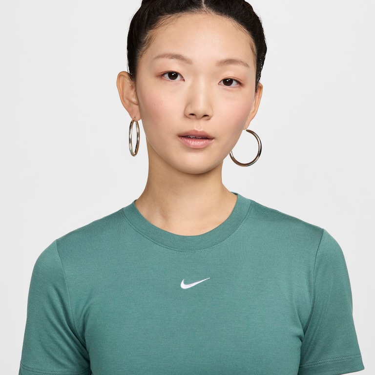 Camiseta Nike Sportswear Essential Feminina - Foto 3