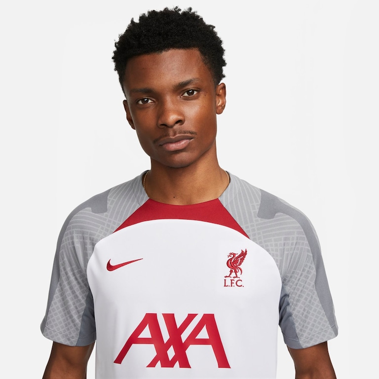 Camiseta Nike Liverpool Strike Masculina - Foto 3