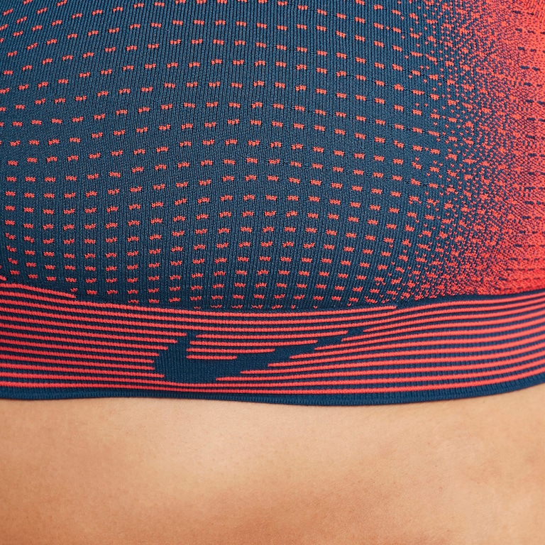 Top Nike Swoosh Flyknit Feminino - Foto 15