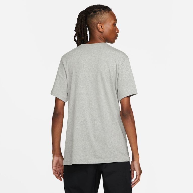 Camiseta Nike Sportswear Swoosh Masculina - Foto 2