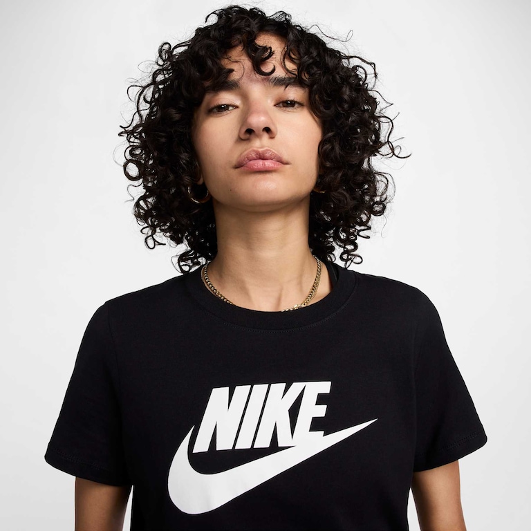 Camiseta Nike Sportswear Essential Feminina - Foto 3
