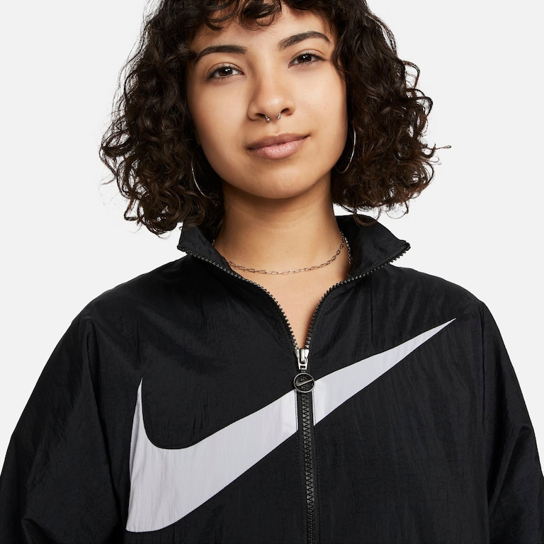 Jaqueta Nike Sportswear Essential Woven Feminina - Foto 3