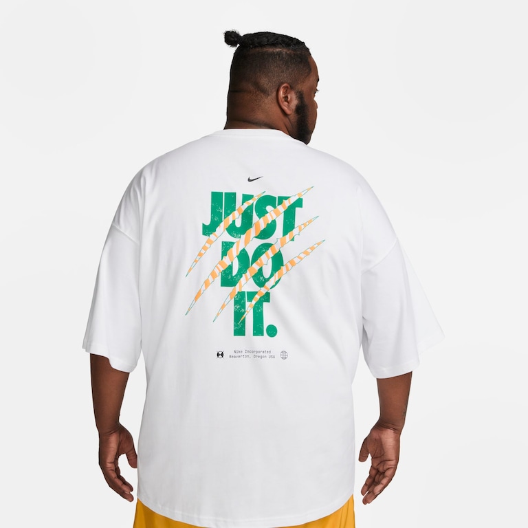 Camiseta Nike Sportswear Swoosh Masculina - Foto 8