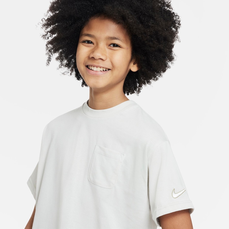 Camiseta Nike Outdoor Play Infantil - Foto 3