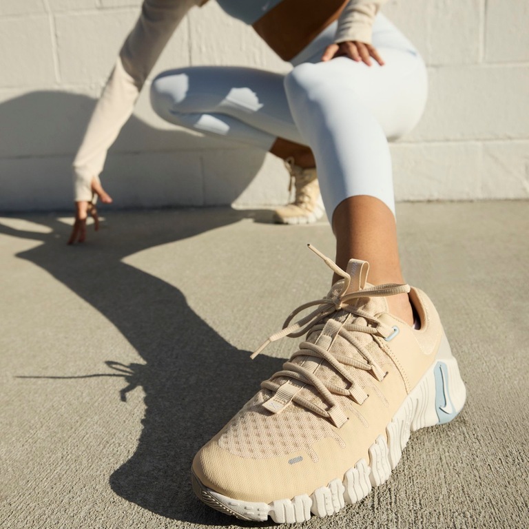 Tênis Nike Free Metcon 5 Feminino - Foto 11