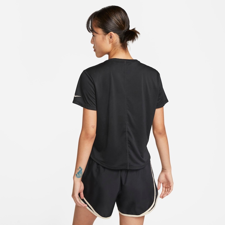 Camiseta Nike Dri-FIT One Feminina - Foto 2