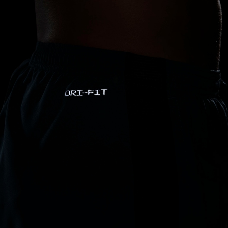 Shorts Nike Dri-FIT Run Division Stride Masculino - Foto 12