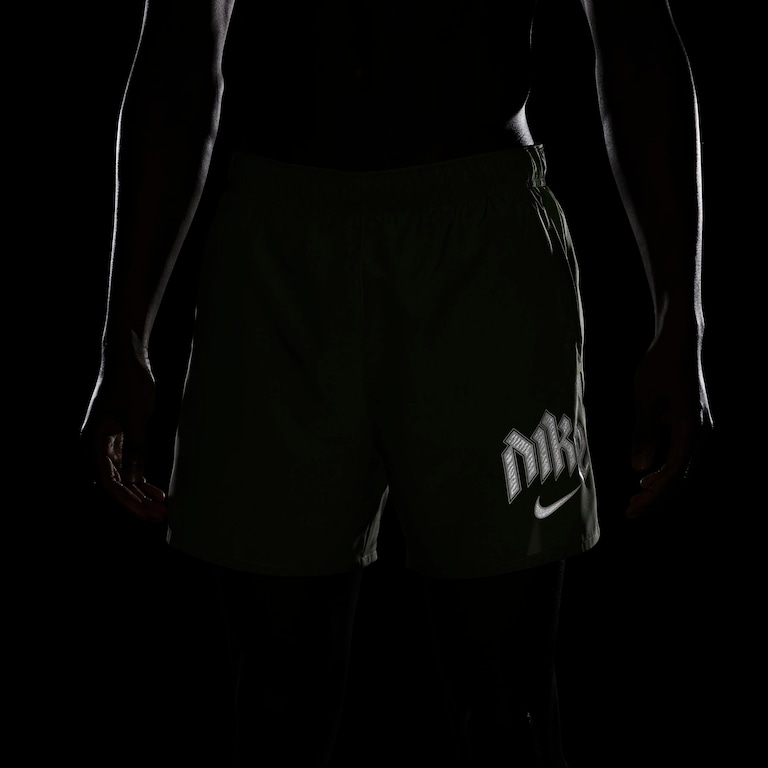 Shorts Nike Dri-FIT Run Division Challenger Masculino - Foto 9