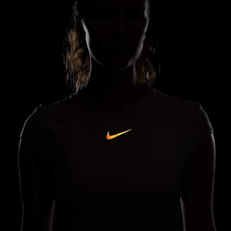 Camiseta Nike Dri-FIT Run Division Feminina - Foto 6