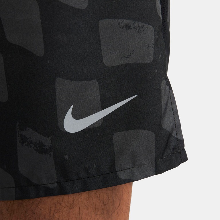 Shorts Nike Dri-FIT Challenger Masculino - Foto 5