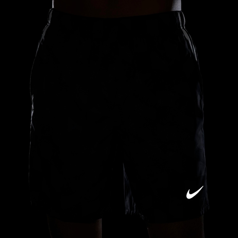 Shorts Nike Dri-FIT Challenger Masculino - Foto 9