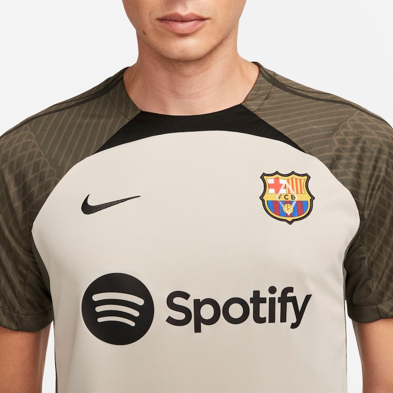 Camiseta Nike Barcelona Strike Masculina - Foto 3