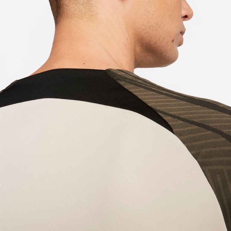 Camiseta Nike Barcelona Strike Masculina - Foto 7