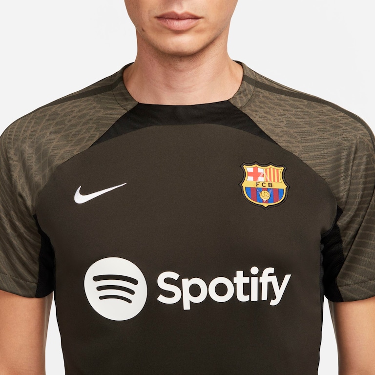 Camiseta Nike Barcelona Strike Masculina - Foto 3