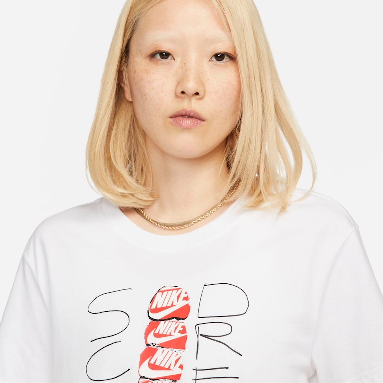 Camiseta Nike Sportswear Feminina - Foto 3
