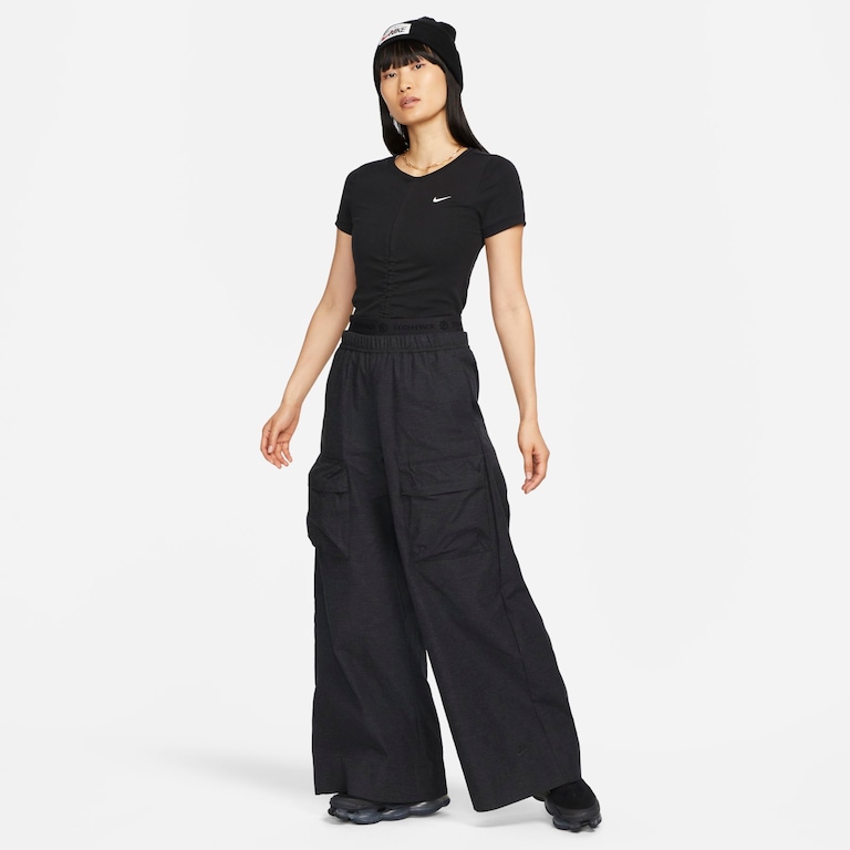 Camiseta Nike Sportswear Essentials Feminina - Foto 5