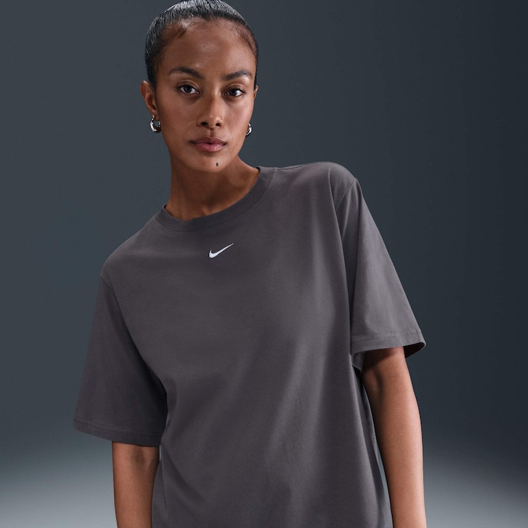 Camiseta Nike Sportswear Feminina - Foto 1