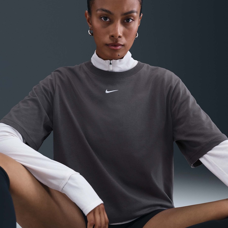 Camiseta Nike Sportswear Feminina - Foto 3