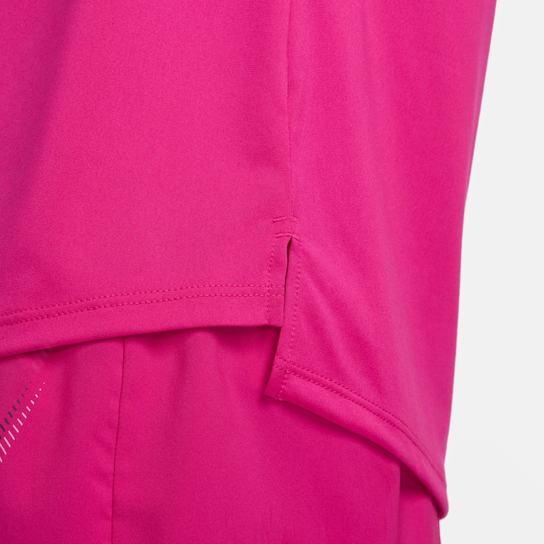 Camiseta Nike Dri-FIT Swoosh Feminina - Foto 4