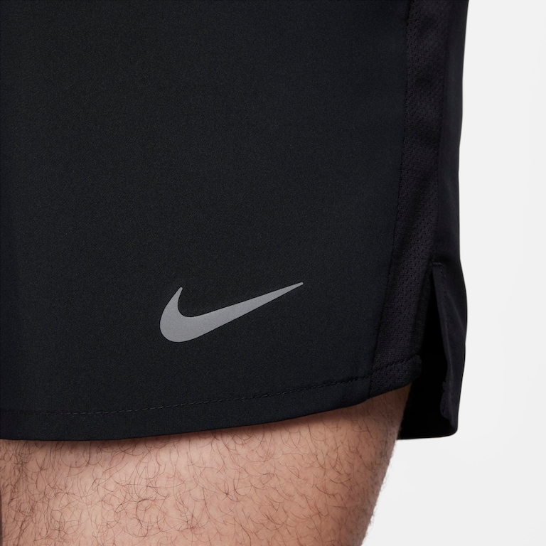 Shorts Nike Dri-FIT Challenger Masculino - Foto 8