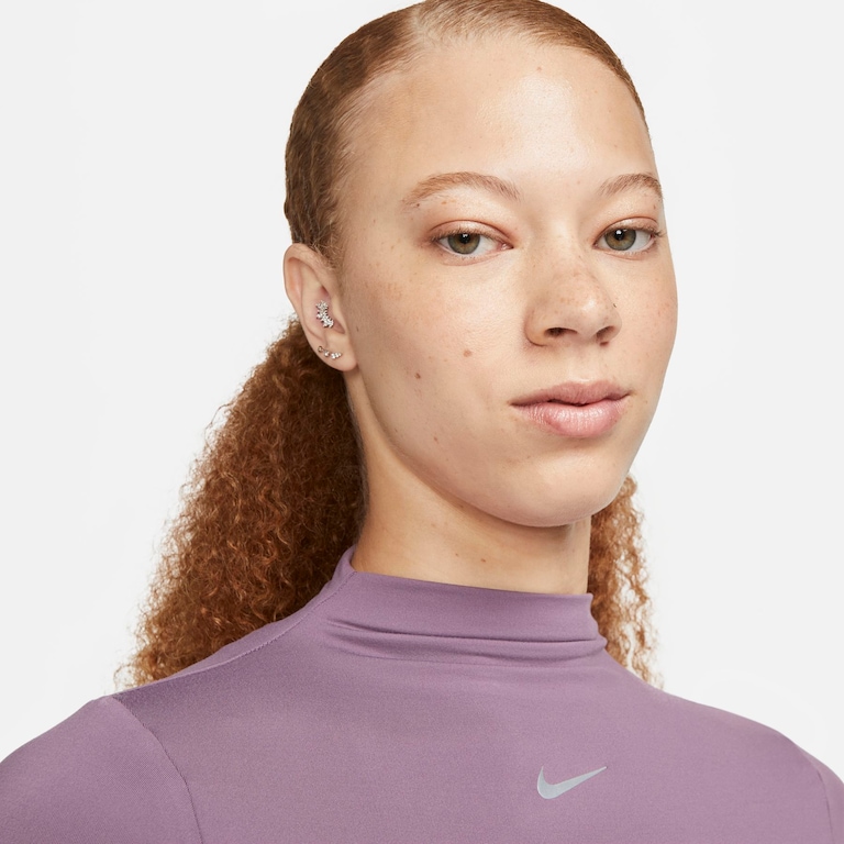 Camiseta Nike One Luxe Essential Feminina - Foto 3
