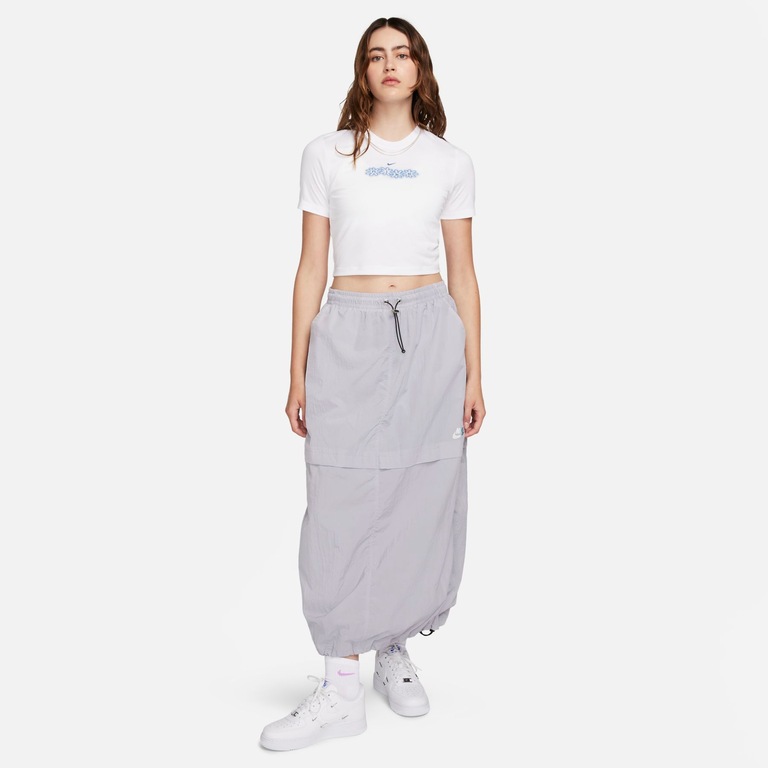 Camiseta Nike Sportswear Feminina - Foto 4